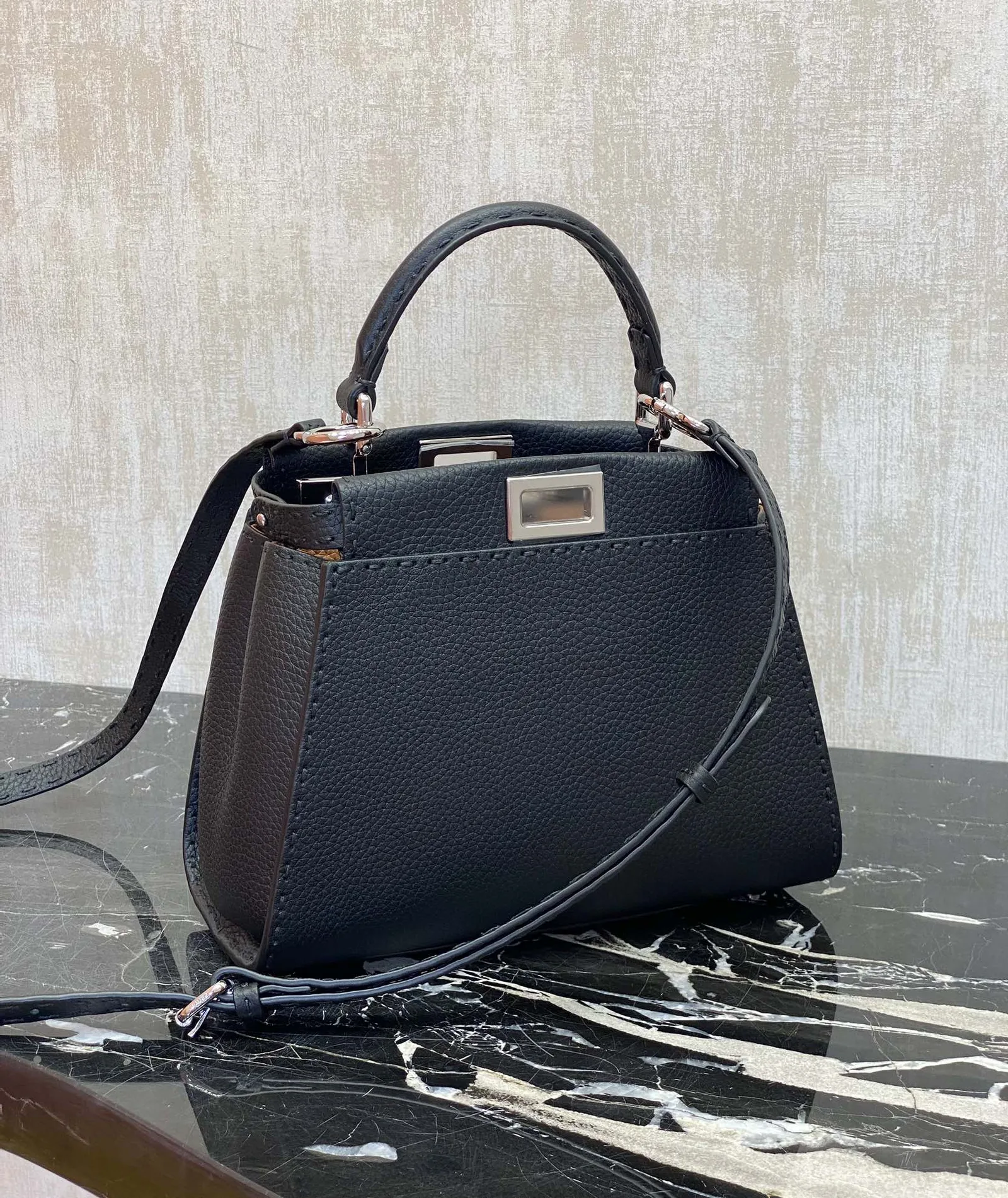 FENDI 미니 피카부  18 X11 X 23 cm