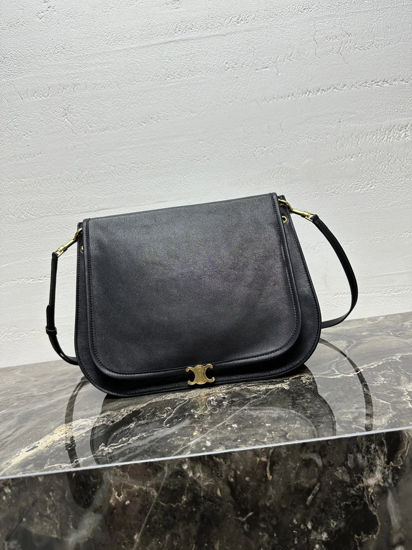 셀린느(CELINE) 셀린느 베사체 브라운 숄더백  32 X 2 X 26cm