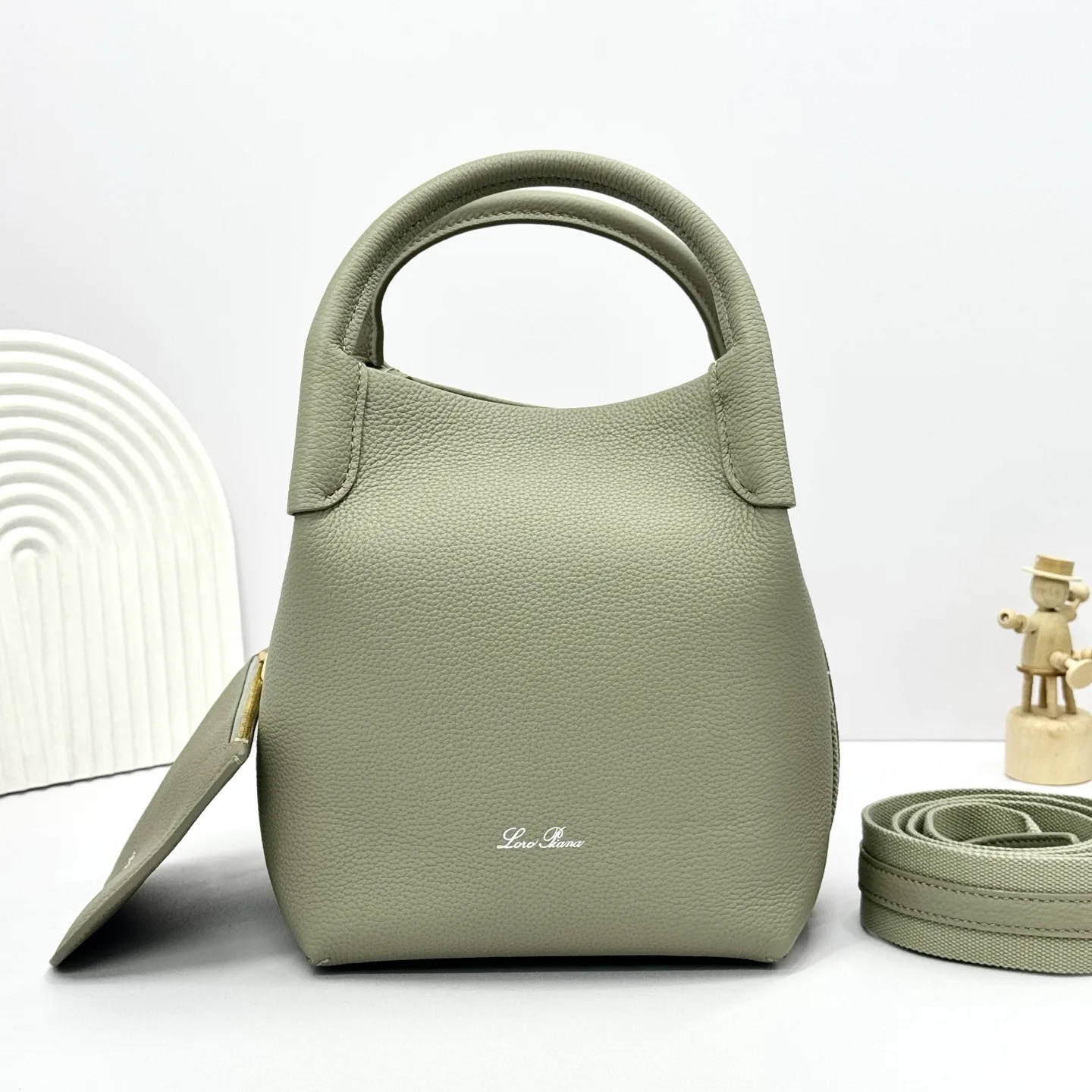 로로피아나 Small Bale bag  17X17X21 cm