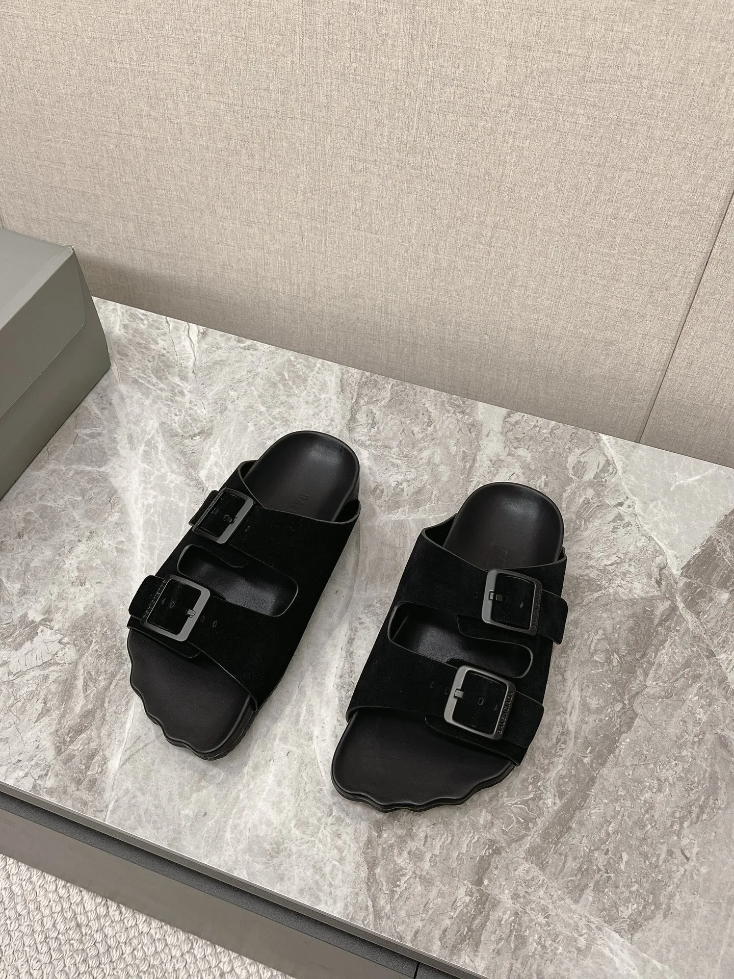 발렌시아가 선데이 샌들
