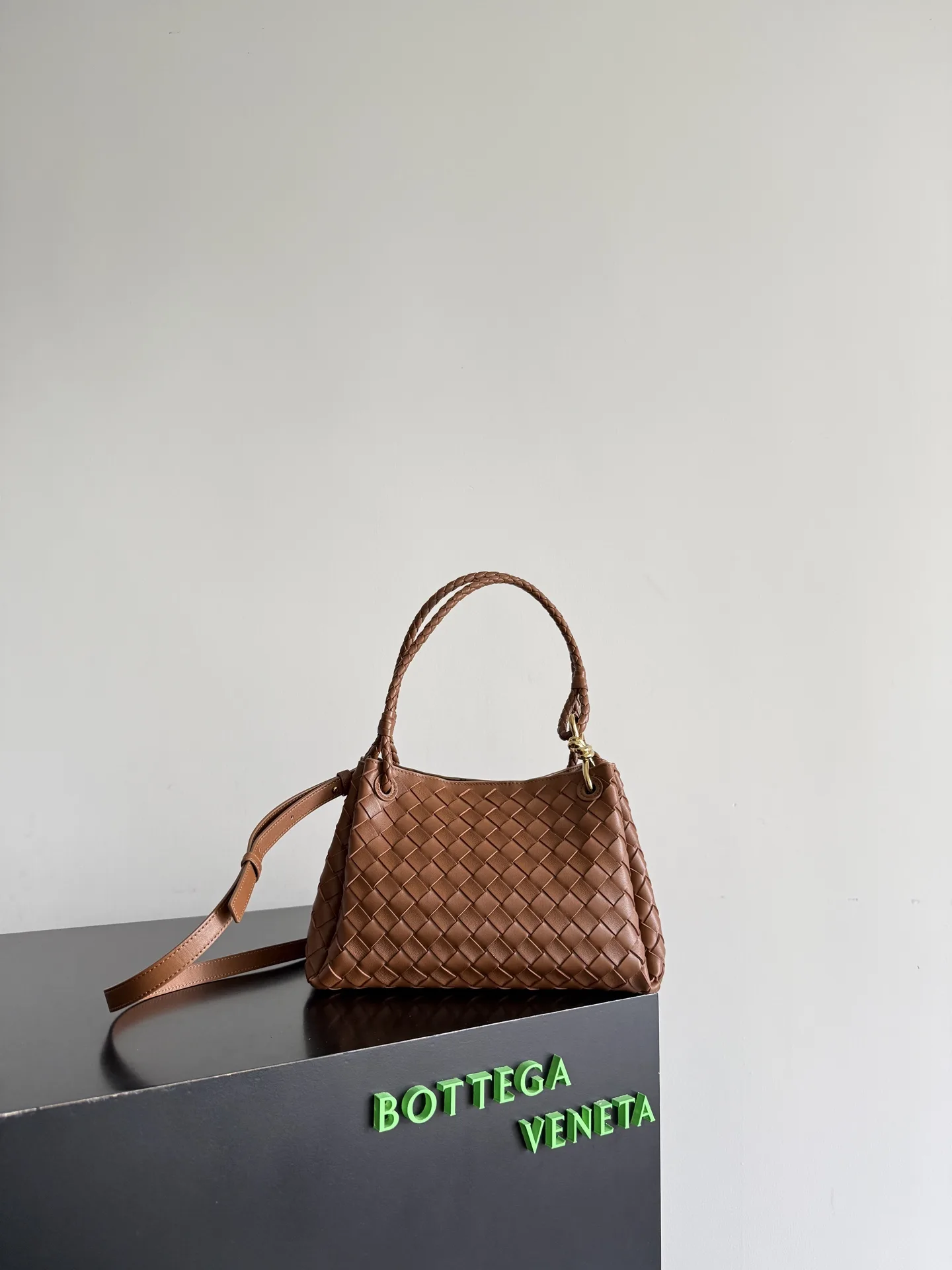 보테가 베네타 패러슈트 숄더 백 835921  29.5*18.5*17.5cm